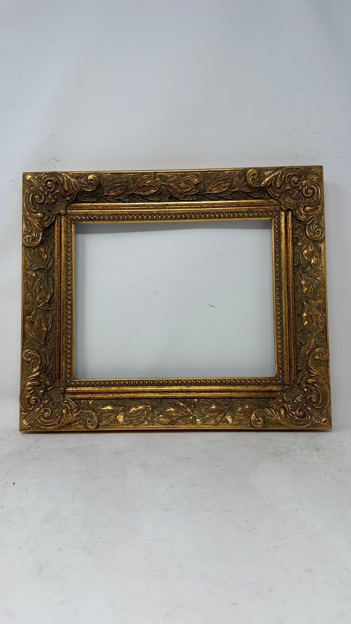 Gilded Laurel – Ornate Gold Decorative Frame