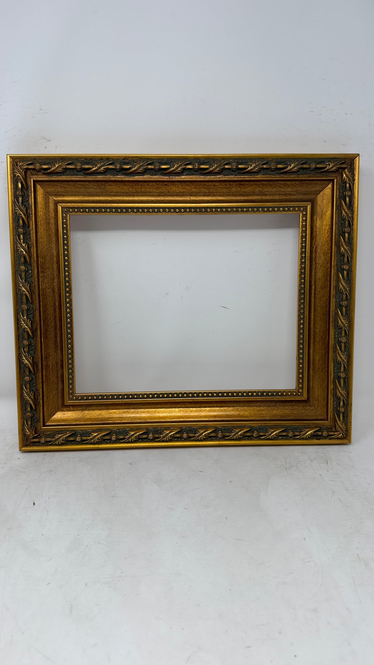 Laurel Border — Classic Gold-Tone Frame