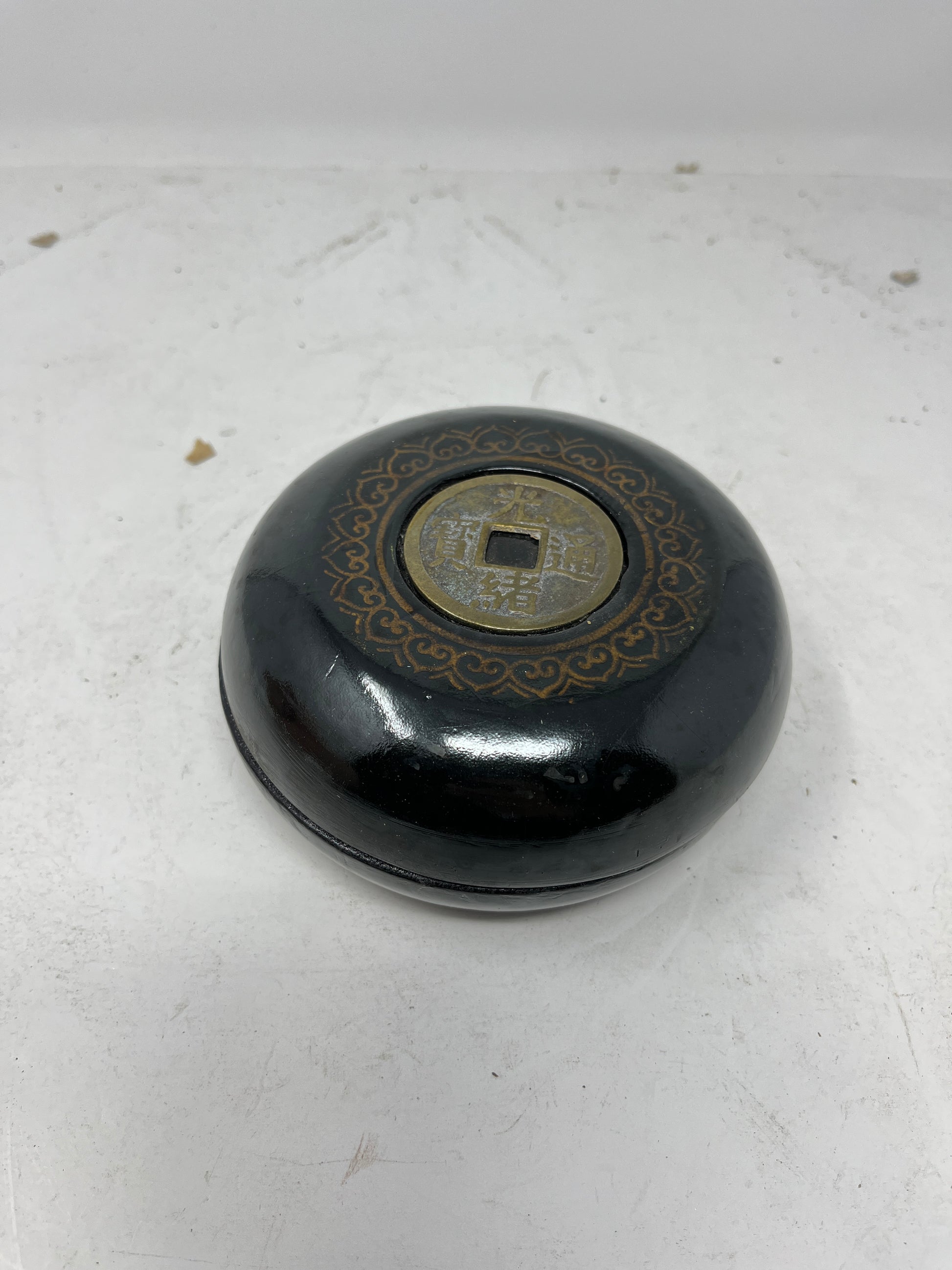 Antique Chinese Feng Shui Compass with Yin-Yang Coin Lid - HeirloomSpace