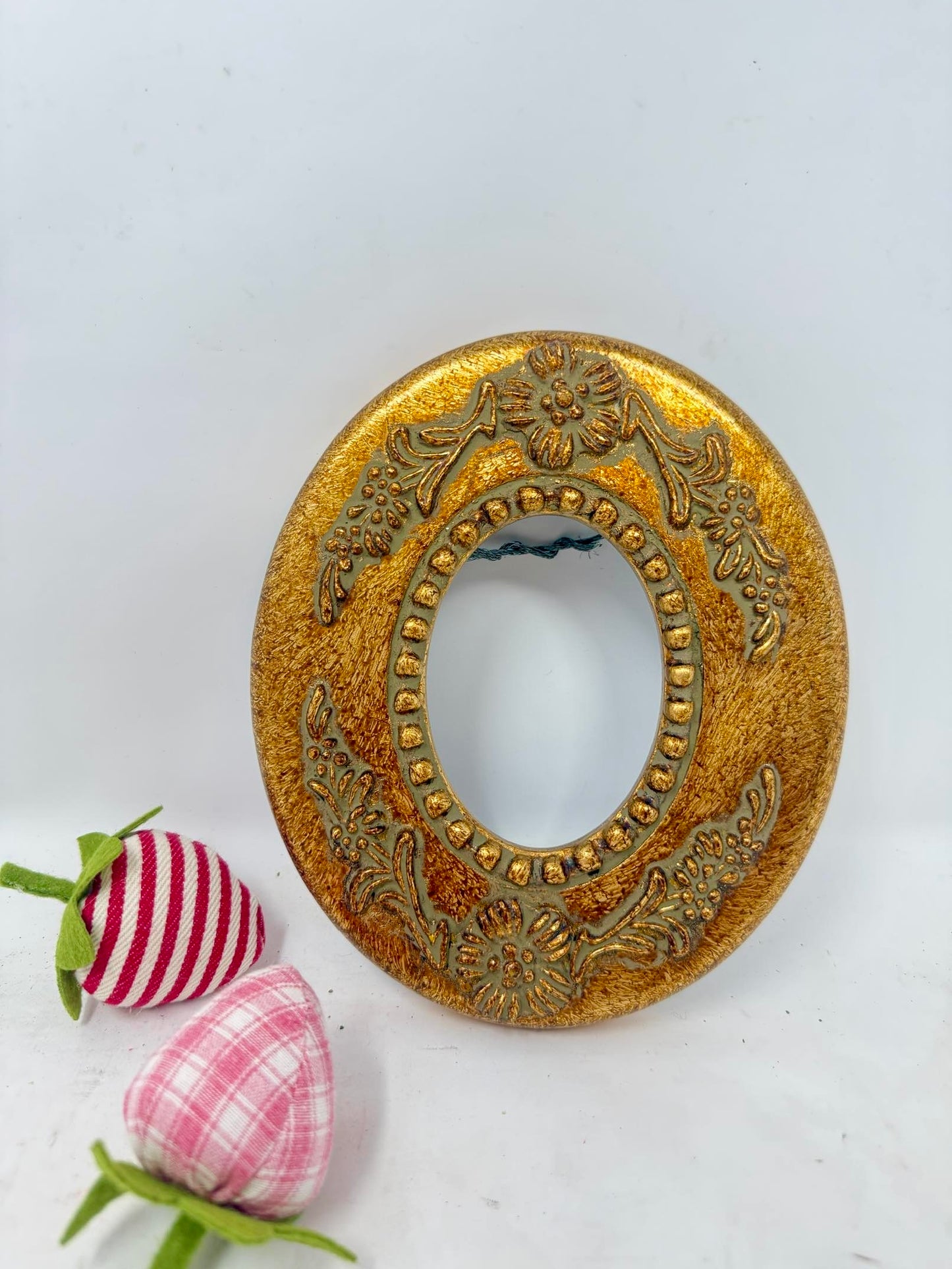 Ornate Oval Gold-Tone Picture Frame | Floral Decorative Frame