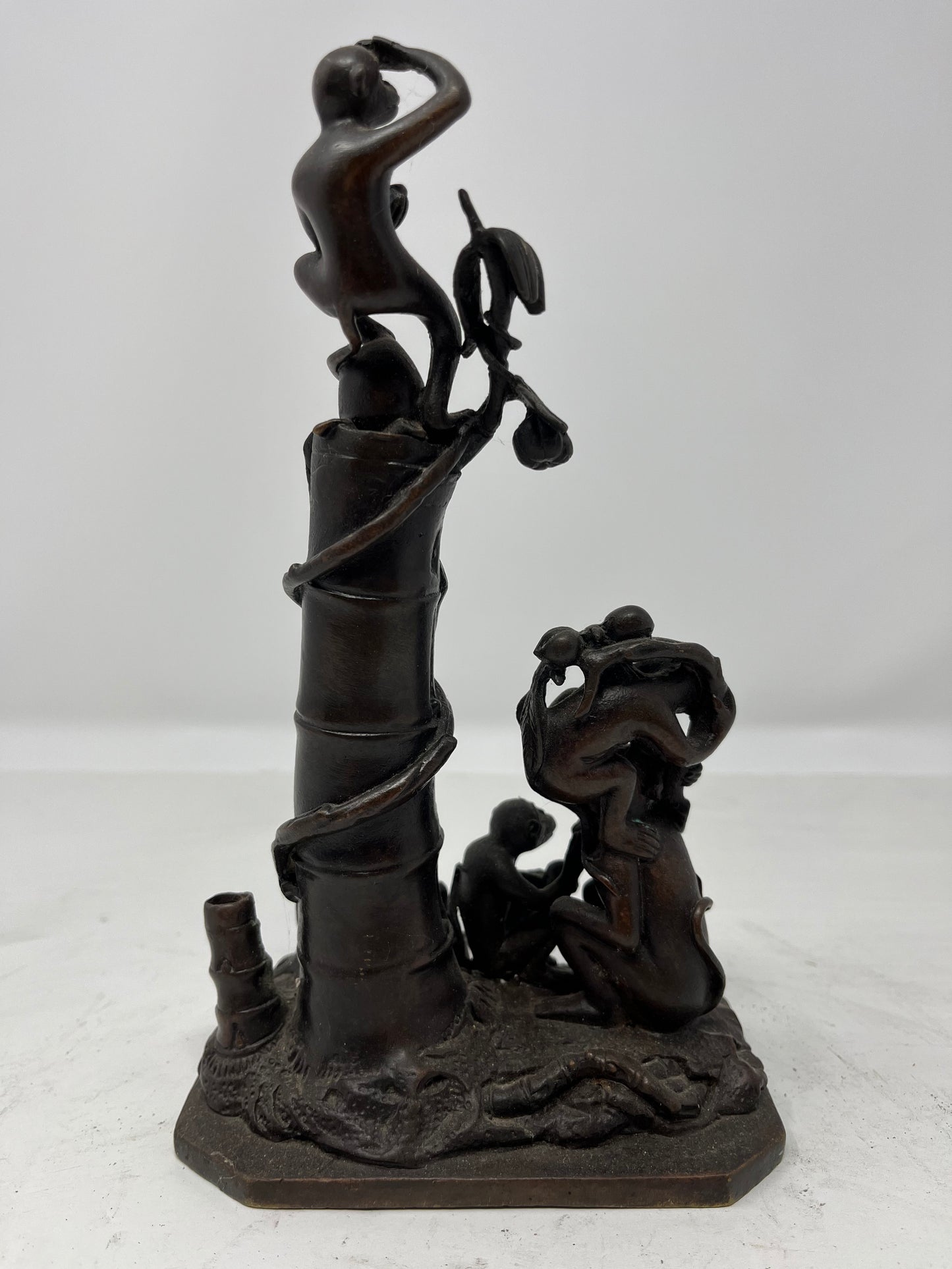 Monkeys Statue 5x9