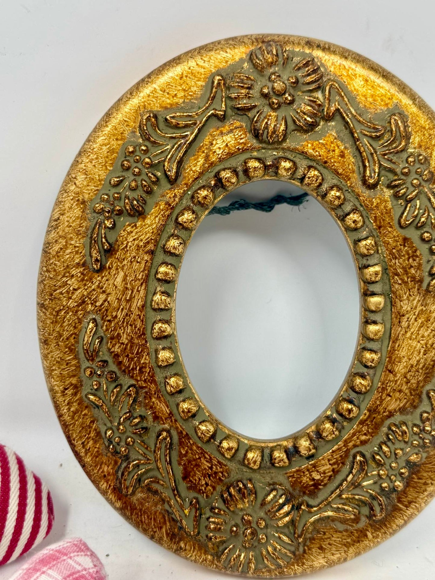Ornate Oval Gold-Tone Picture Frame | Floral Decorative Frame