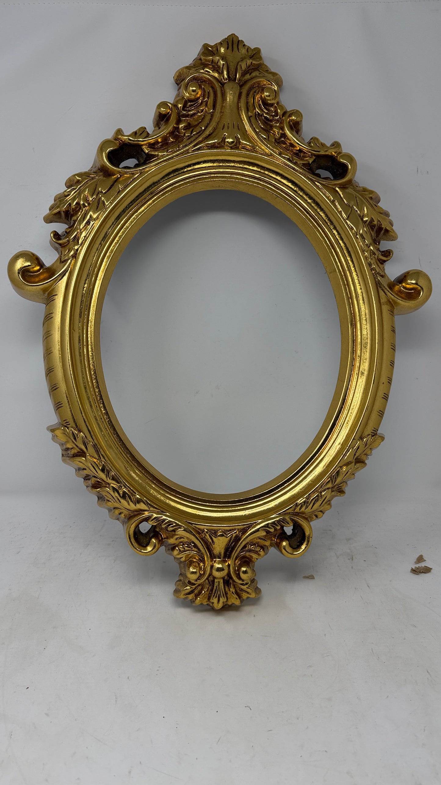 Ornate Gold Oval Picture Frame with Baroque Scrollwork