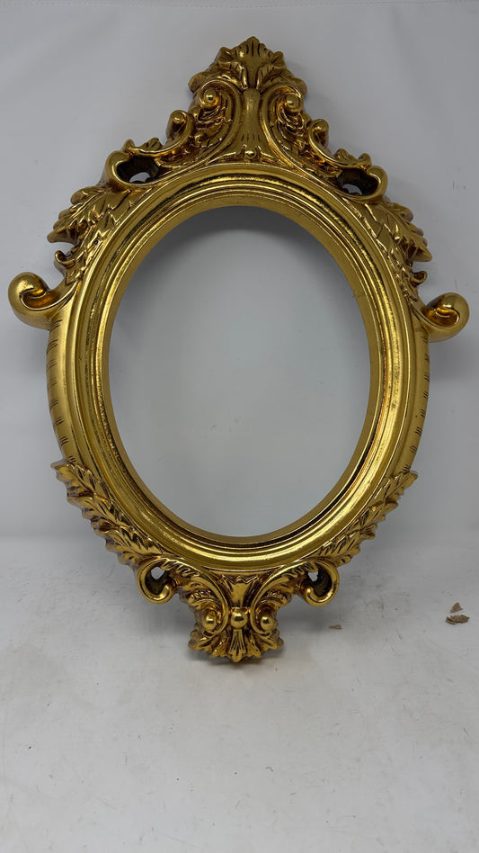 Ornate Gold Oval Picture Frame with Baroque Scrollwork