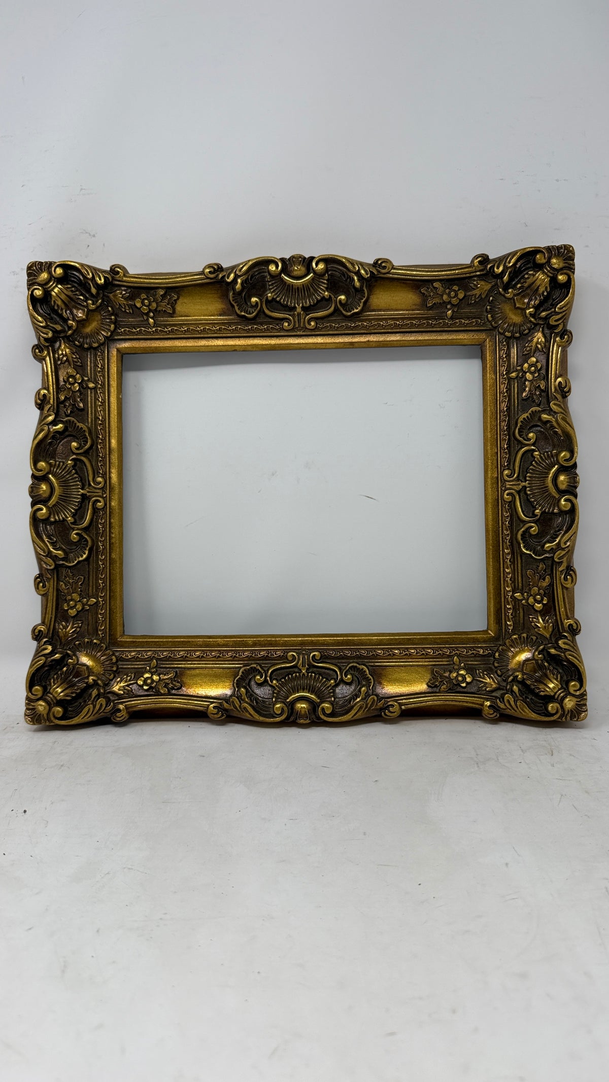 Gilded Baroque – Ornate Gold Decorative Frame