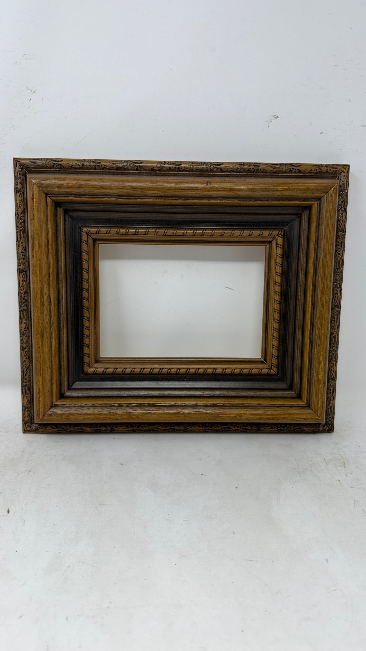 Amberwood — Classic Bronze-Tone Frame