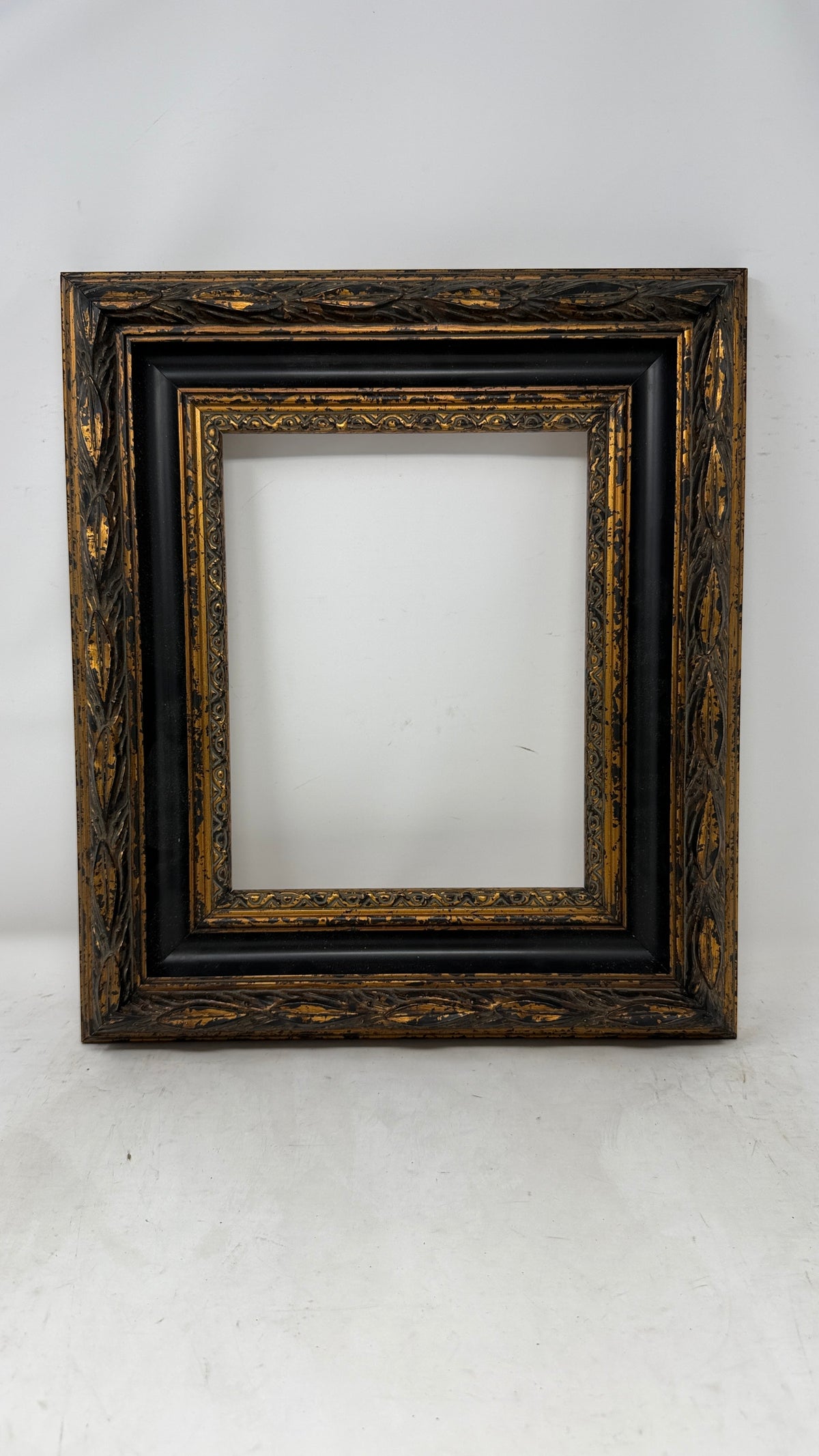 The Black & Gold Laurel Frame