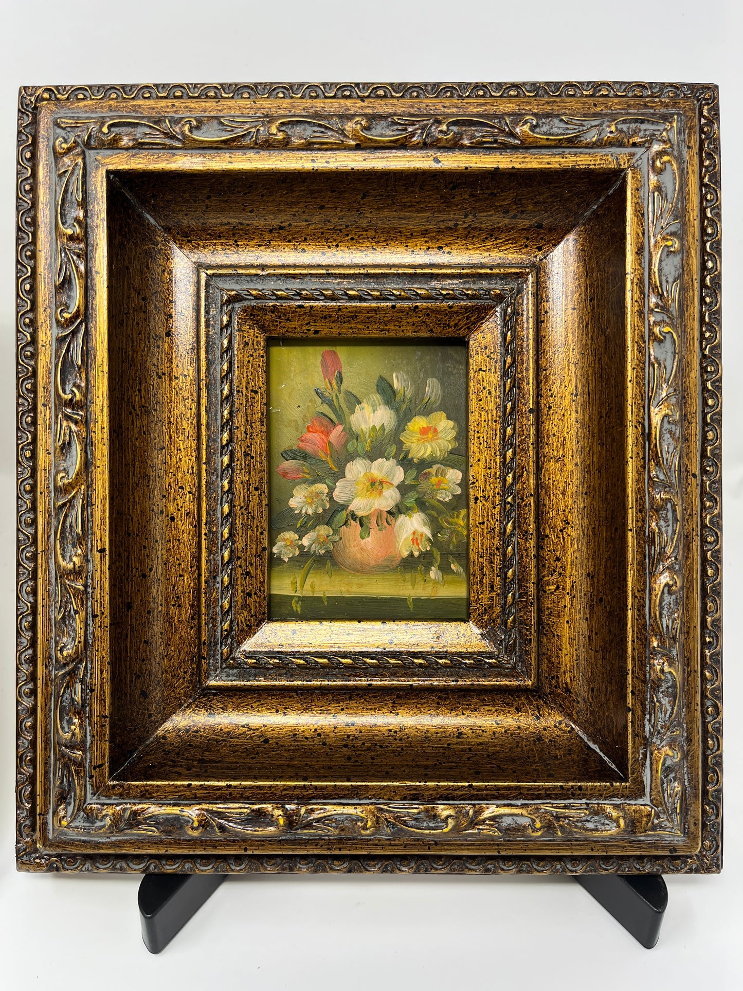 Vintage Floral Bouquets in Elegant Frames – Timeless Charm for Your Collection